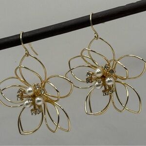 Elegant Gold Flower Earrings